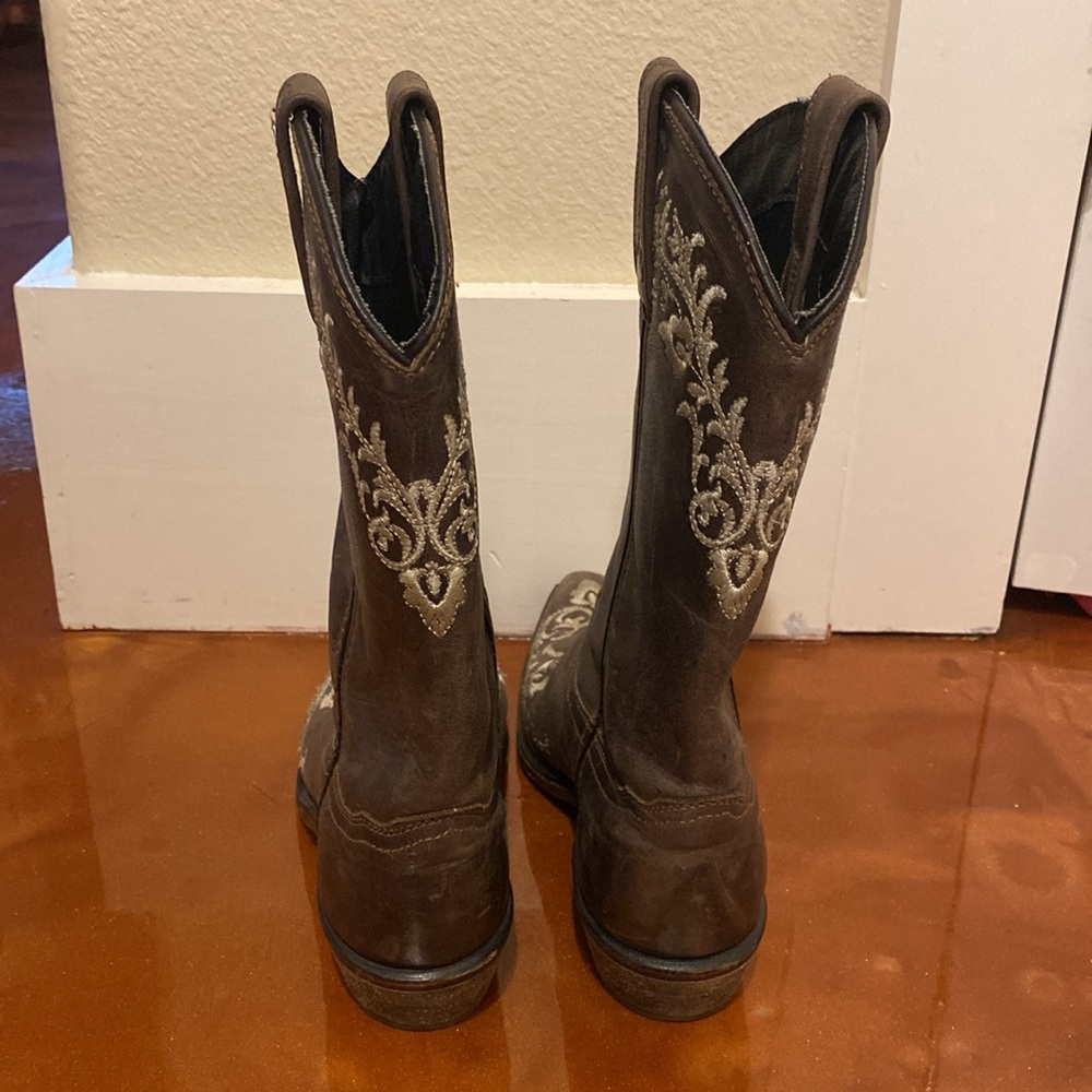 Cowgirl Boots with thread design - Picture 7 of 9